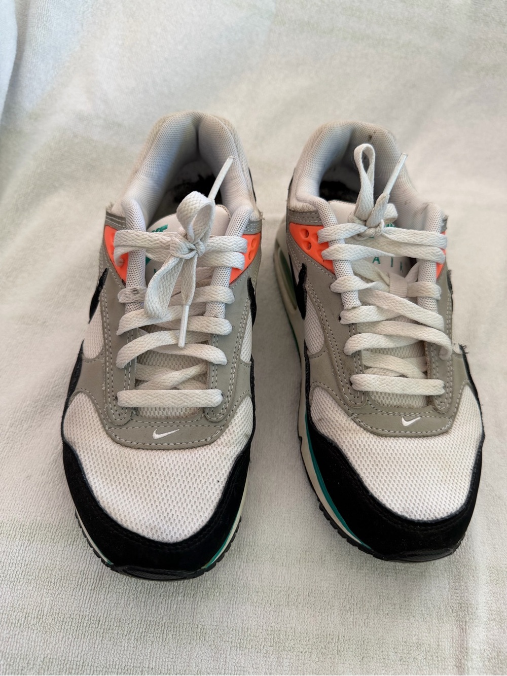 Nike 7.5 Women’s White, Grey & Black Sneakers with Teal Green and Coral Accents